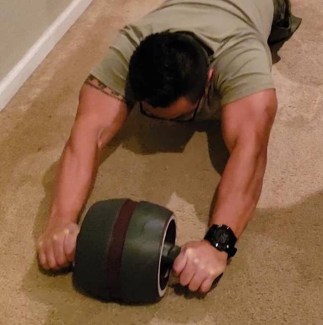 reviewer utilizing an ab instrumentality for workout connected carpeted floor