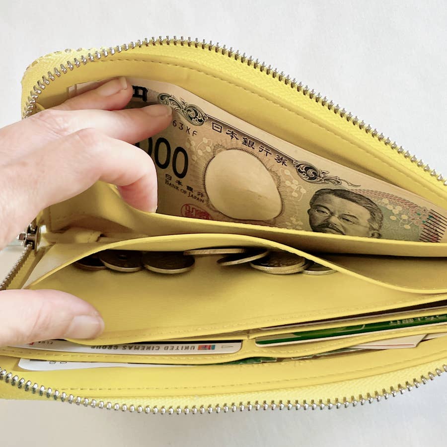 4400円→1760円は破格すぎ…！ニコアンドの『手ぶらで持てる財布 