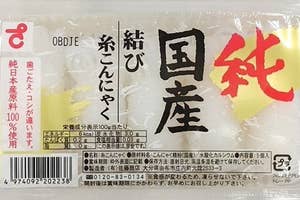 パッケージに「純国産結び糸こんにゃく 純日本原料100%使用」と記載があります。