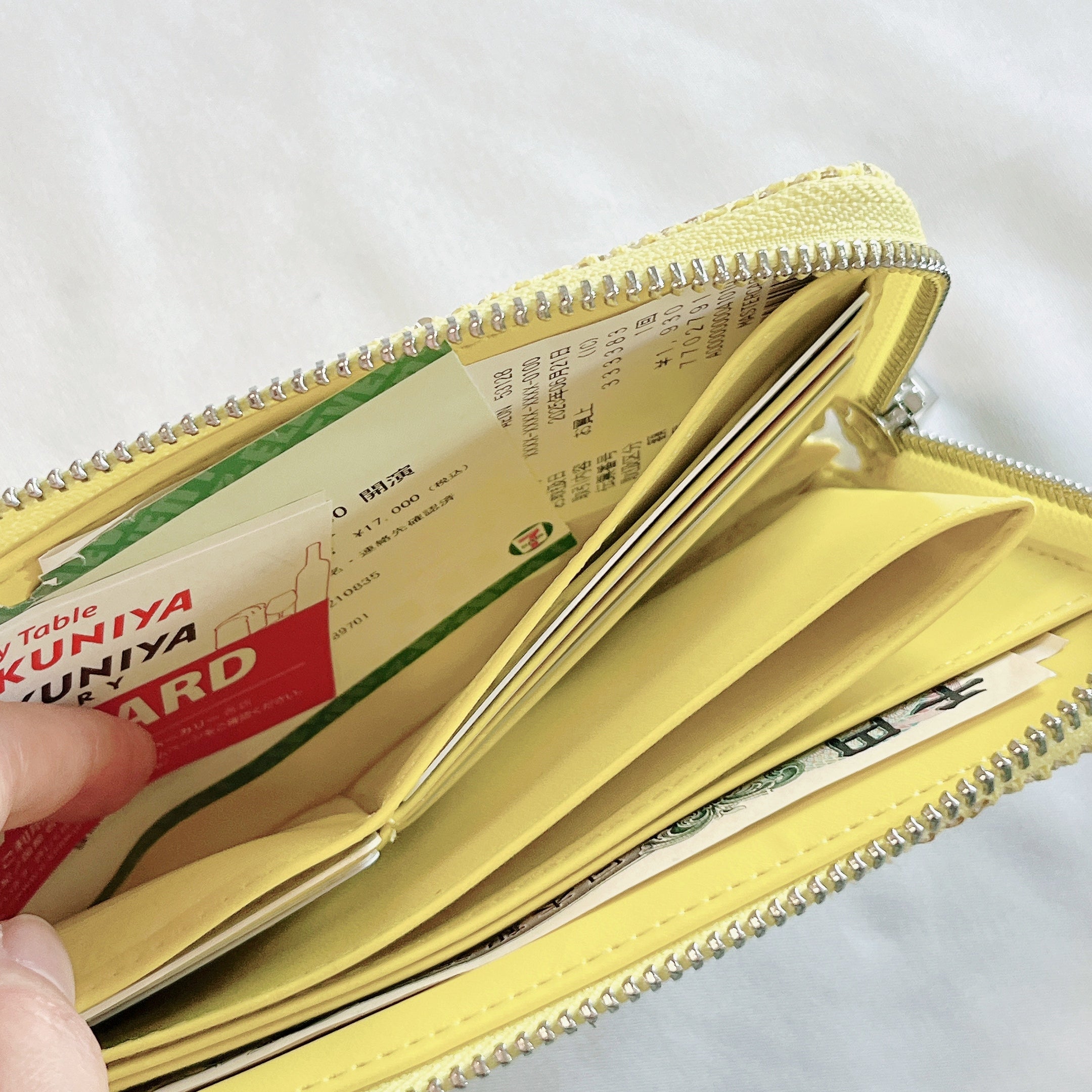 4400円→1760円は破格すぎ…！ニコアンドの『手ぶらで持てる財布