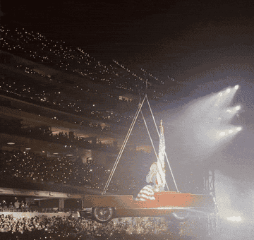 Beyoncé's Flying Car Malfunctions At Houston Concert