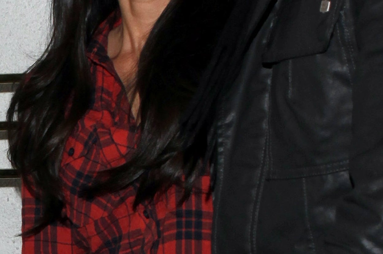 Olivia Munn Got Real About Living With Trichotillomania And How Paparazzi Photos With Chris Pine Triggered It