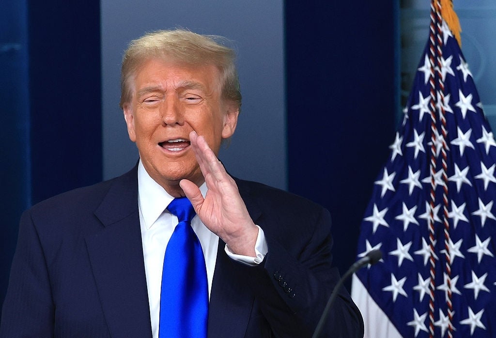 トランプ氏の新たなビジネス「トランプ香水」にSNSでは批判の声殺到