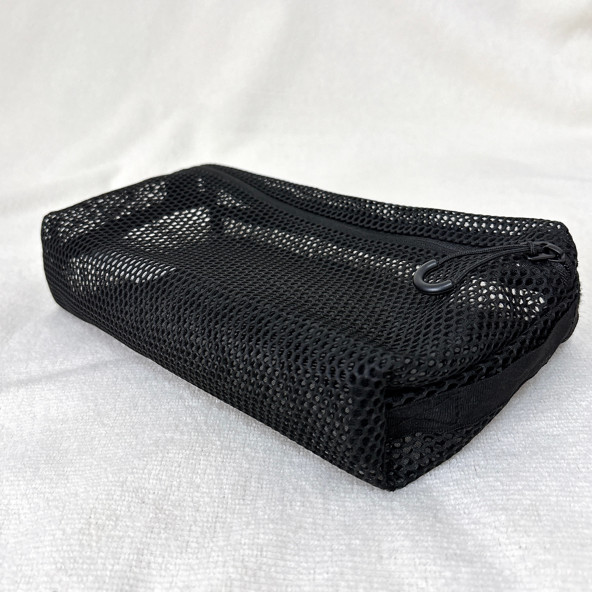 黒い立体メッシュデザインの枕 黒い立体メッシュデザインの枕