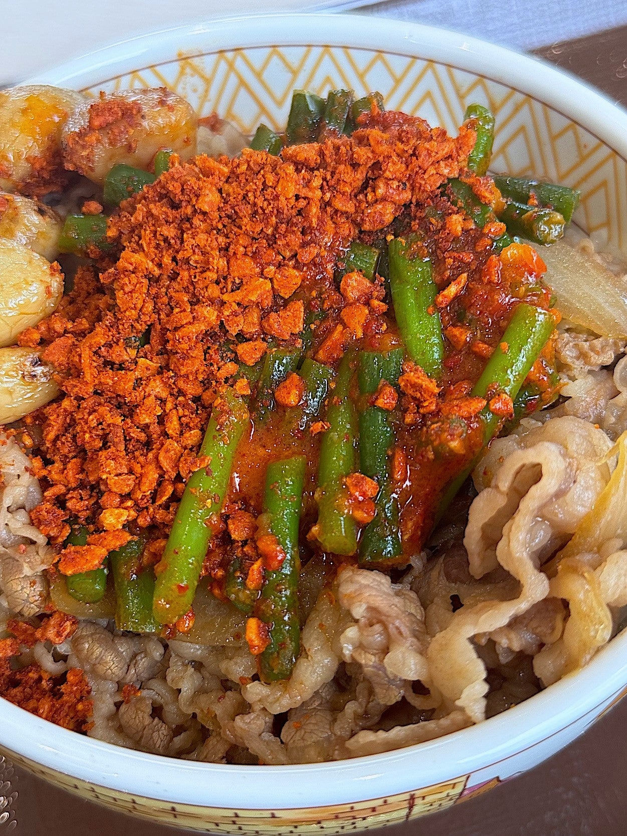 すき家】もう普通の牛丼に戻れないかも…！ニンニク増し増しの「やば
