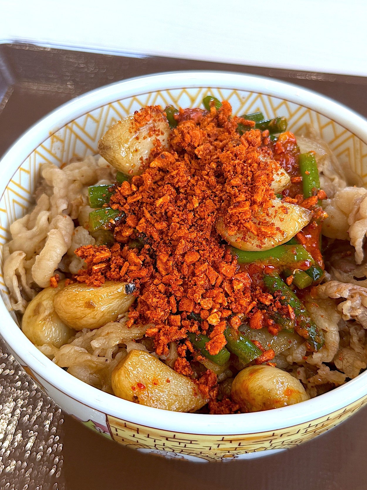 すき家】もう普通の牛丼に戻れないかも…！ニンニク増し増しの「やば