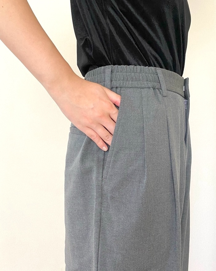 GUの「キャロットスラックス(丈標準69.5~73.5cm)」