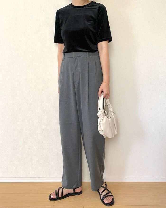 GUの「キャロットスラックス(丈標準69.5~73.5cm)」