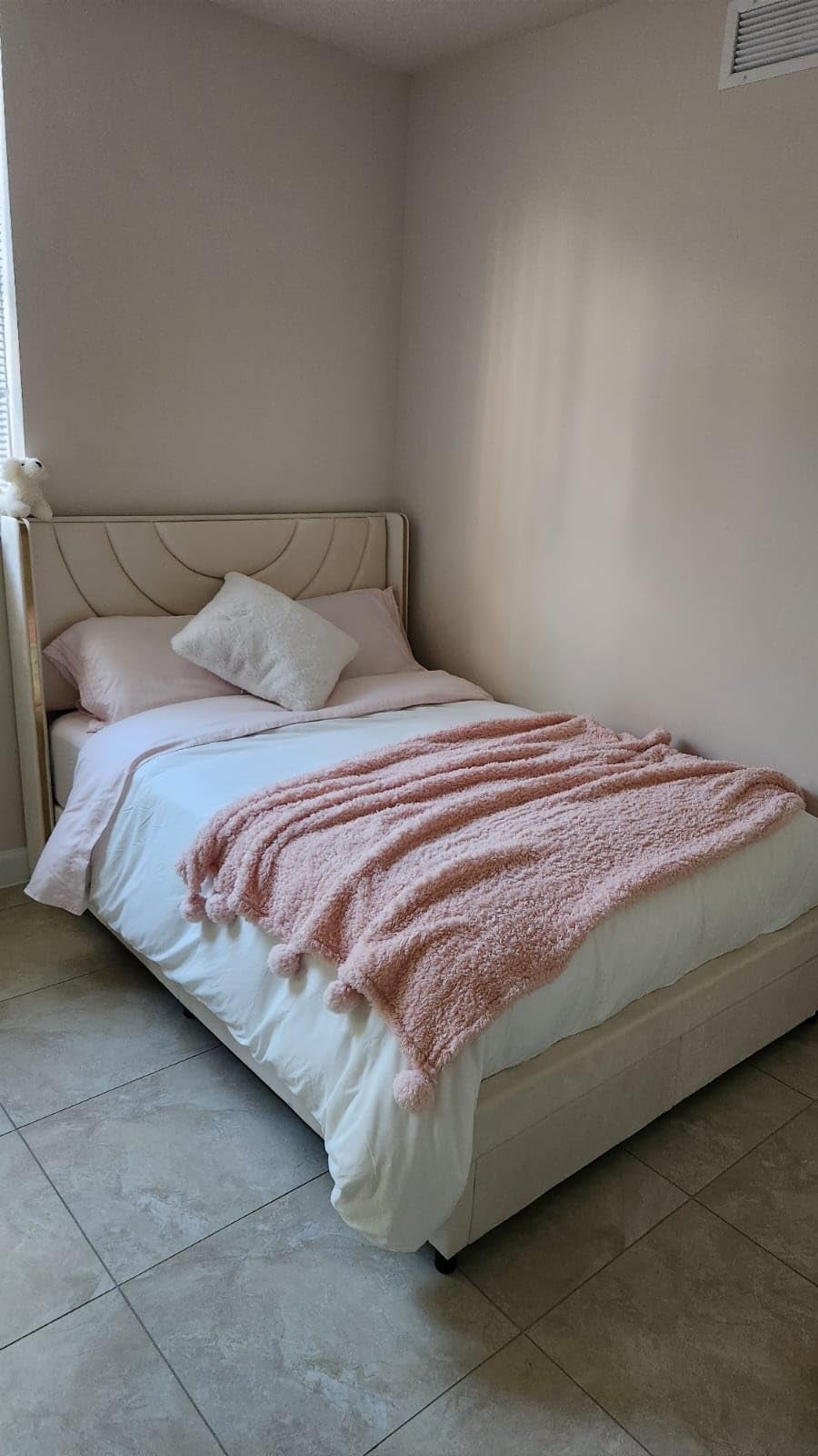 Cozy chamber  with a neatly made bed, featuring a plush pinkish  propulsion  broad  and a brushed  pillow, perfect  for a serene and inviting sleeping space