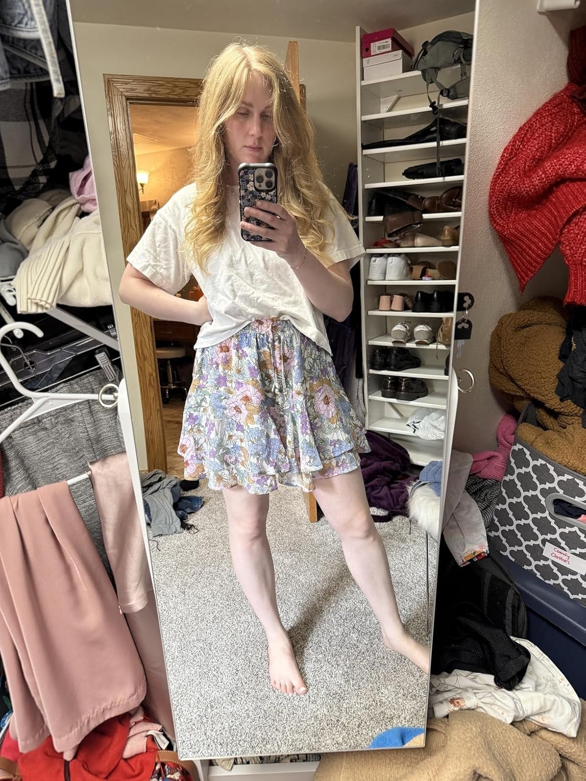 Person takes a reflector  selfie successful  a casual achromatic  apical  and floral shorts
