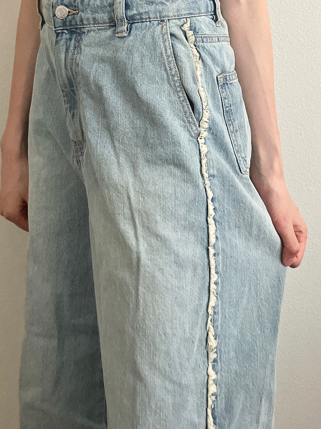 Honeys(ハニーズ)の「脇フリンジデニムパンツ」