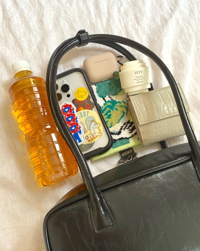 GUの「ワイドボストンバッグ」