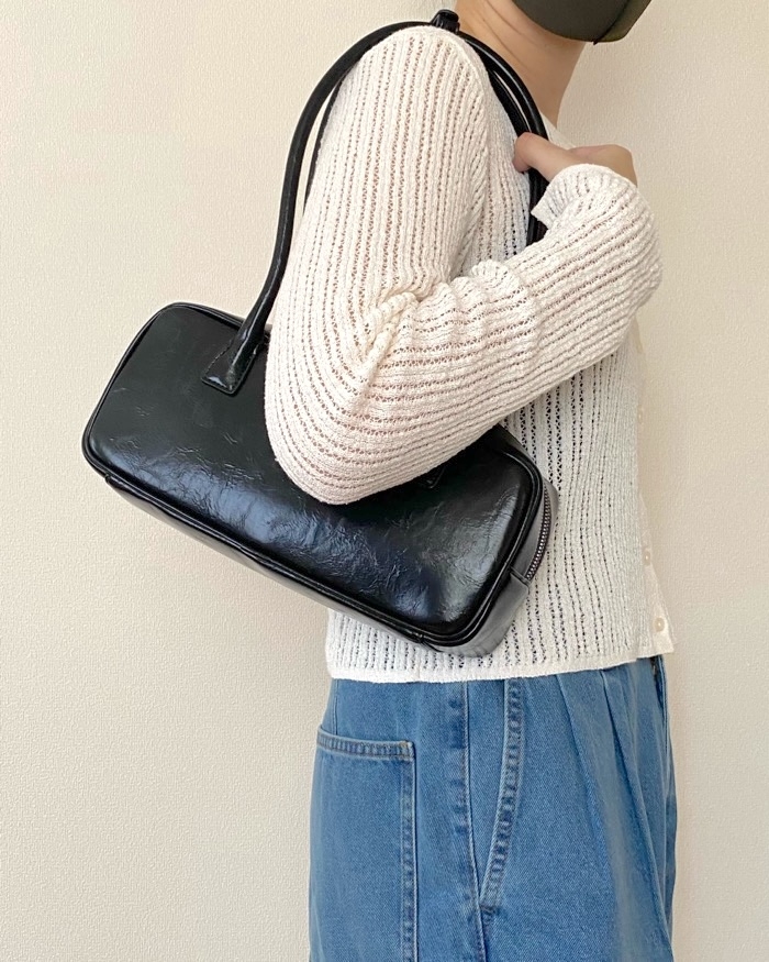 GUの「ワイドボストンバッグ」