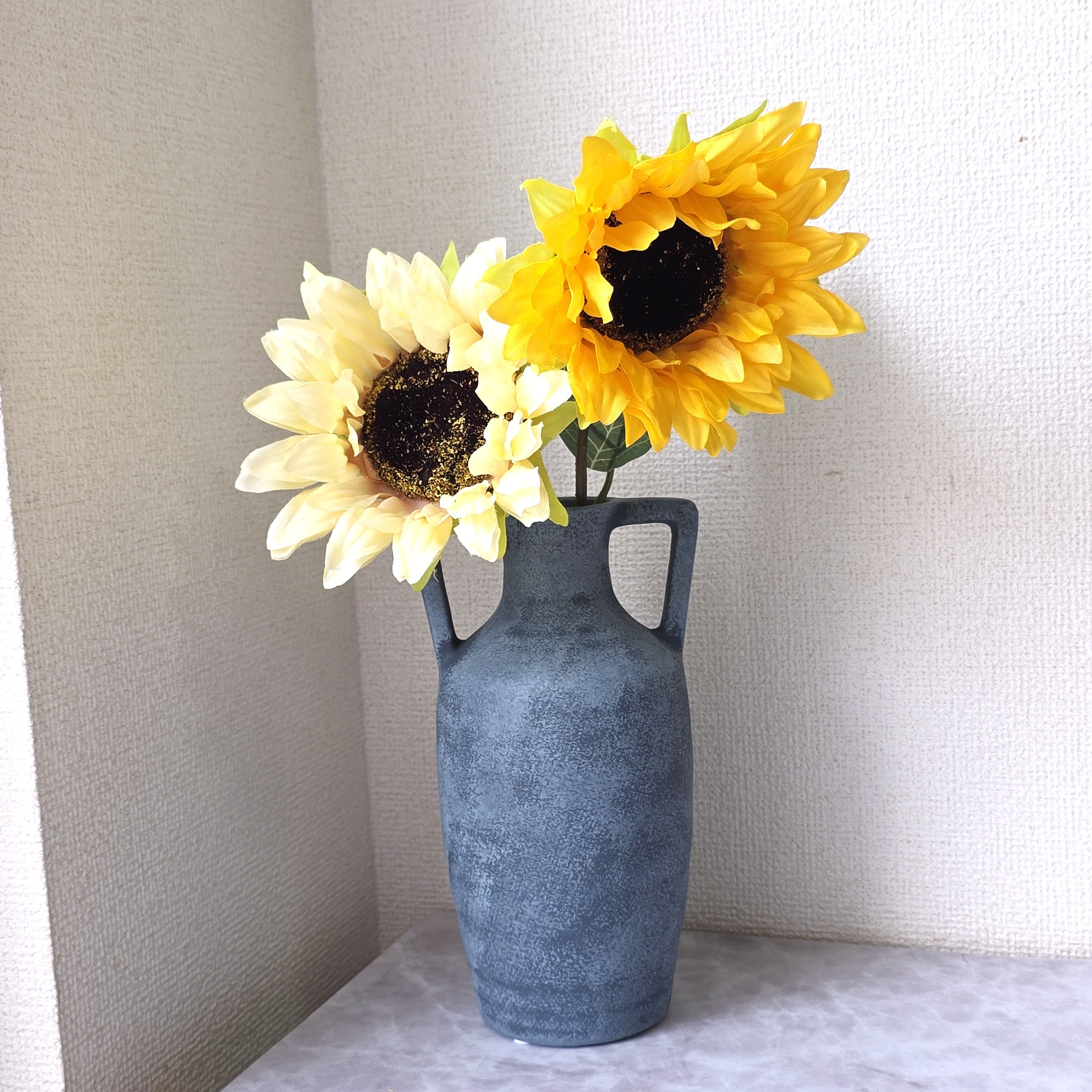 部屋が美術館みたいになった！3COINS姉妹店で見つけた「オシャレ花瓶