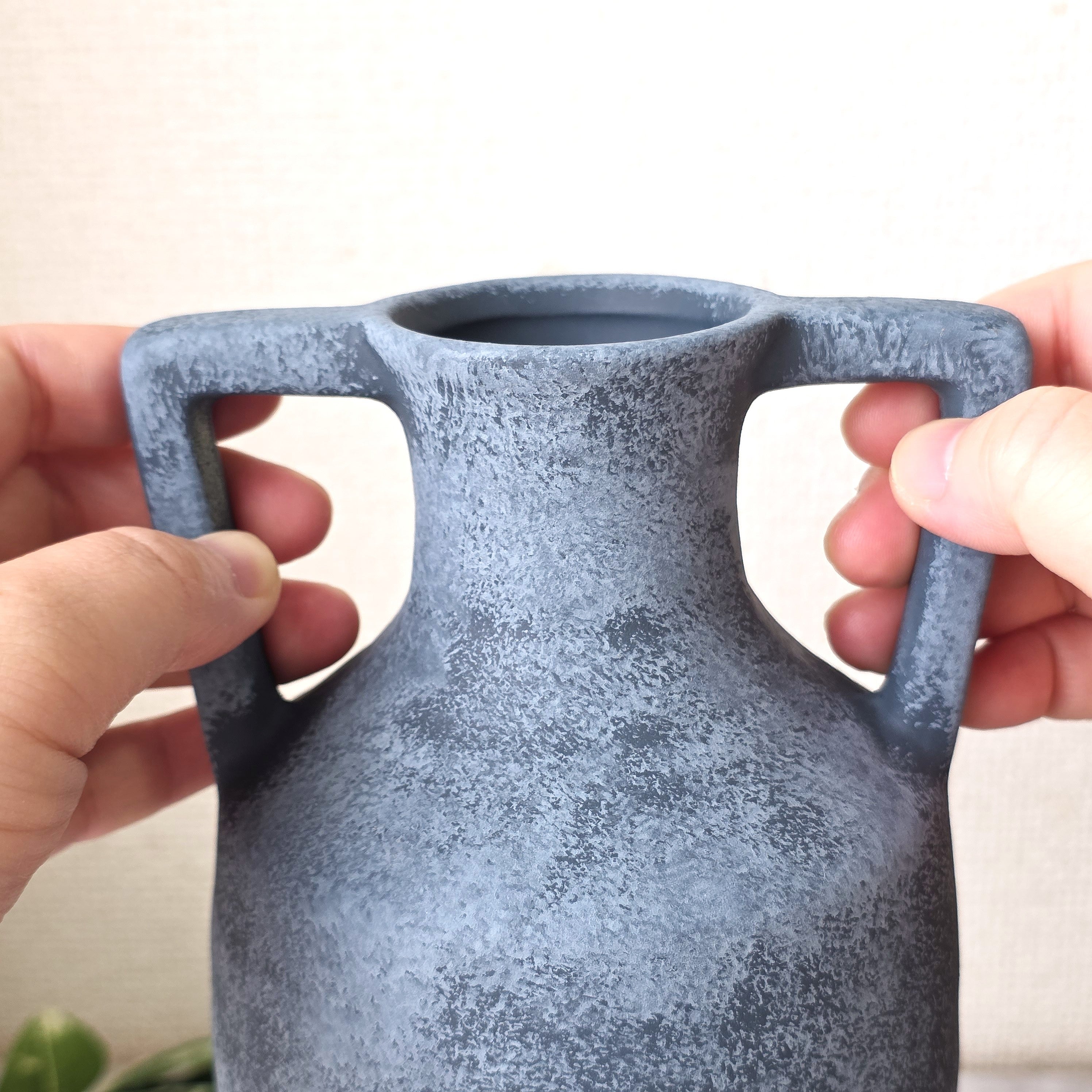 部屋が美術館みたいになった！3COINS姉妹店で見つけた「オシャレ花瓶