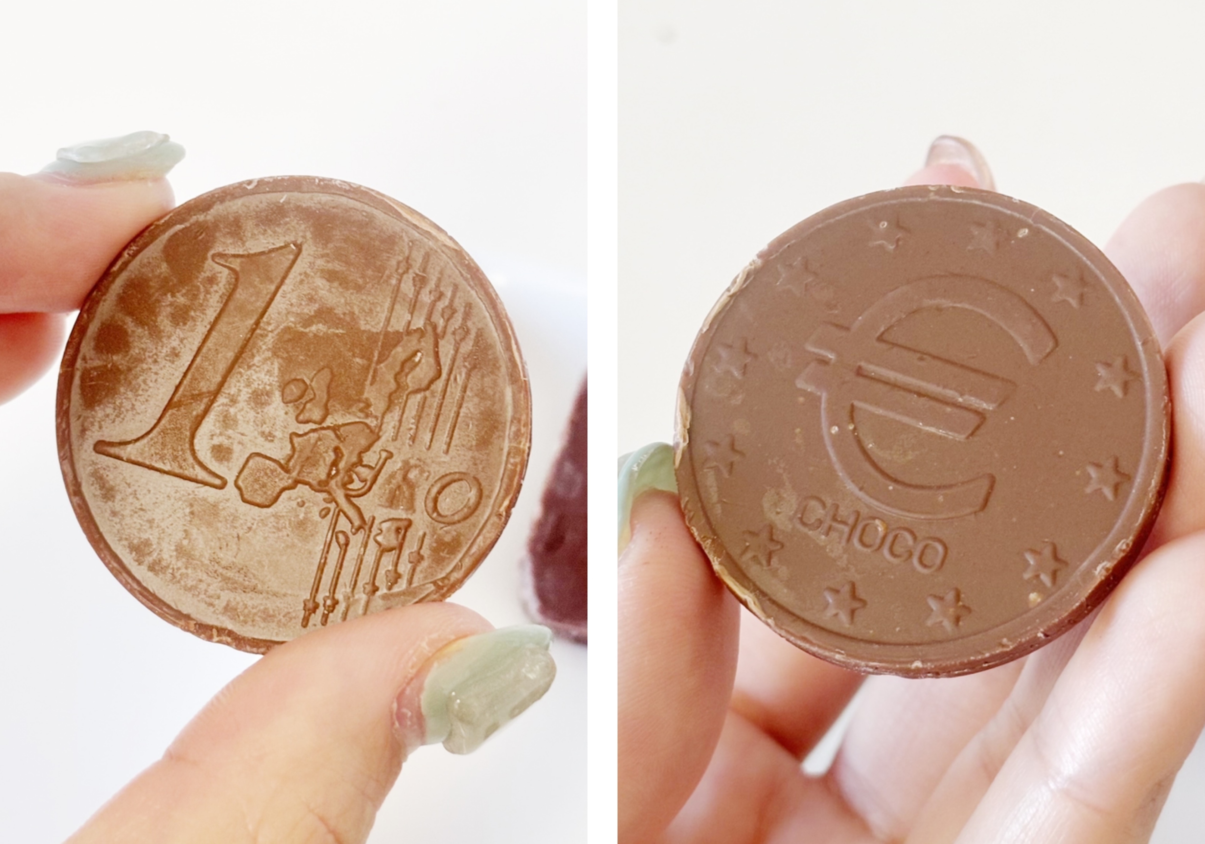 1ユーロ硬貨を模したチョコレートを手に持つ様子。左は硬貨のデザイン、右はユーロマークと"CHOCØ"の文字。