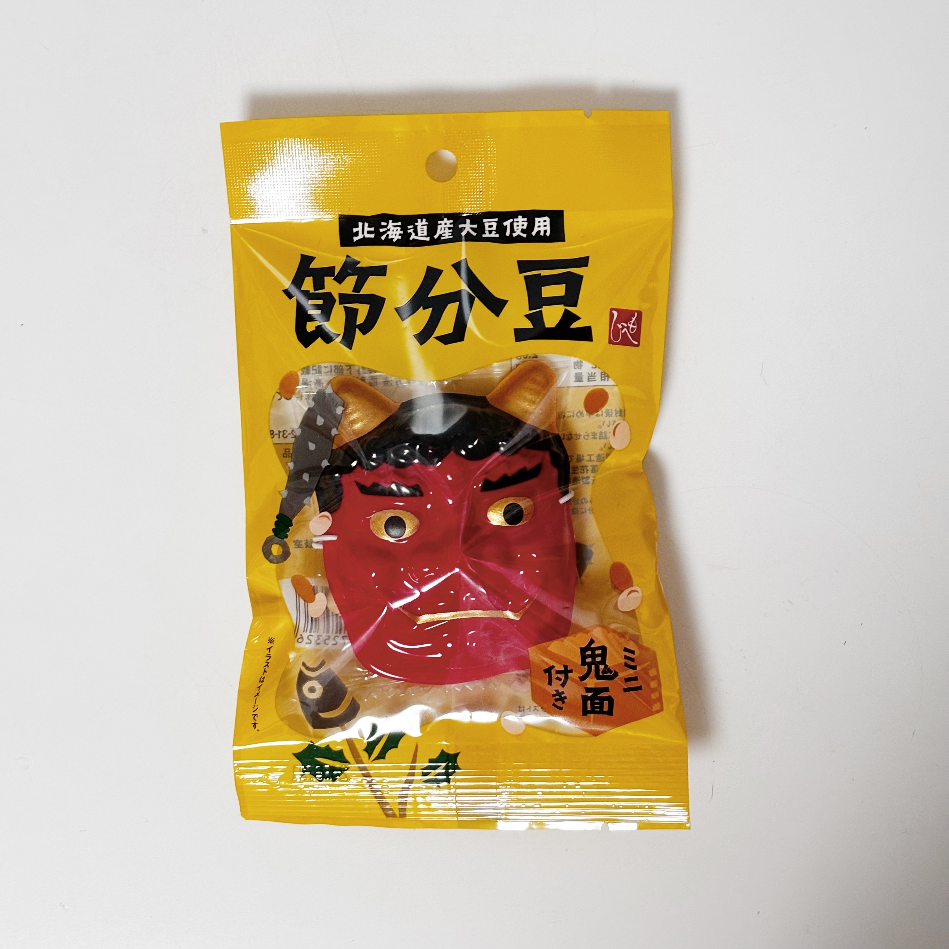 北海道産大豆使用の節分豆パッケージ。赤鬼の面のイラストが特徴。豆まき用の商品です。