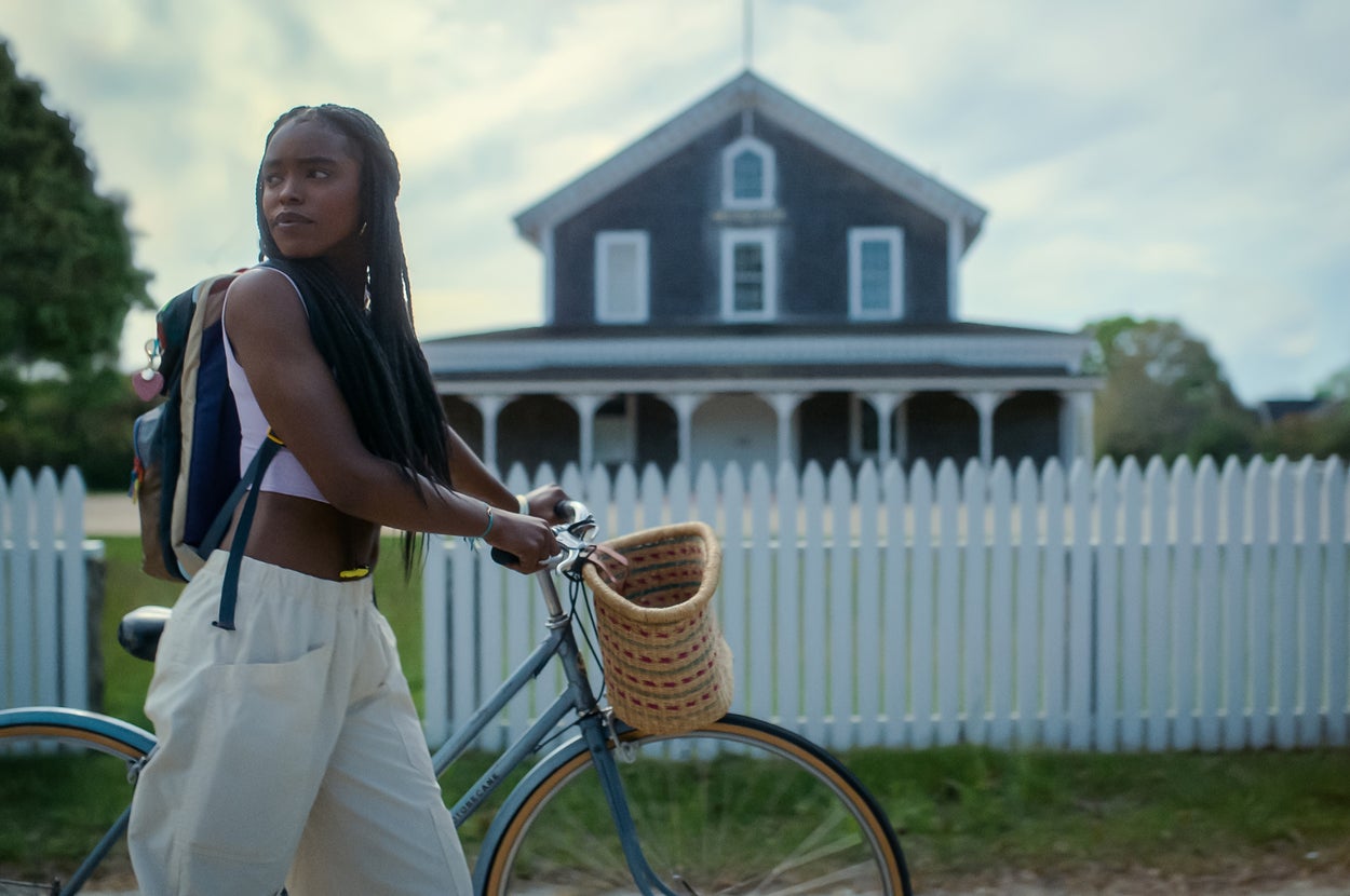 These 15 Summer-Themed TV Episodes Are Worth Binging For The Season