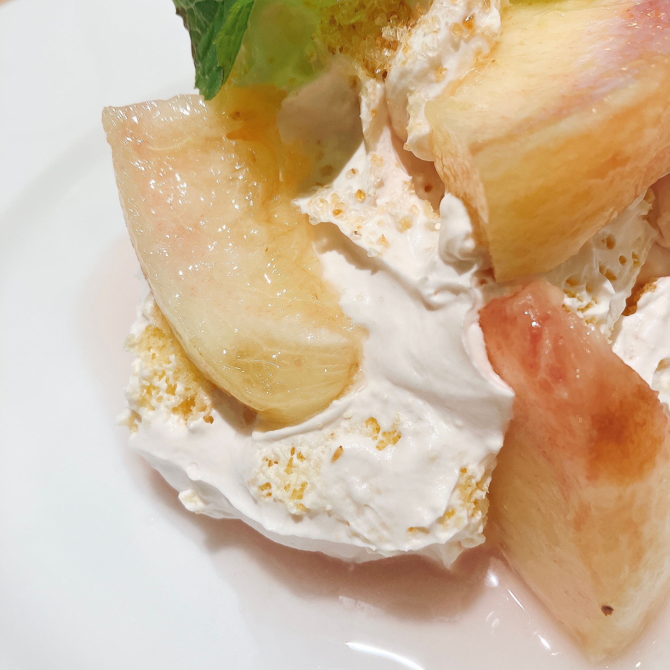 Denny's(デニーズ)の「桃のふんわりショートケーキ」