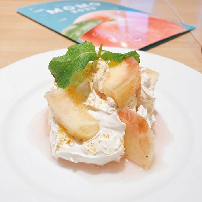 Denny's(デニーズ)の「桃のふんわりショートケーキ」