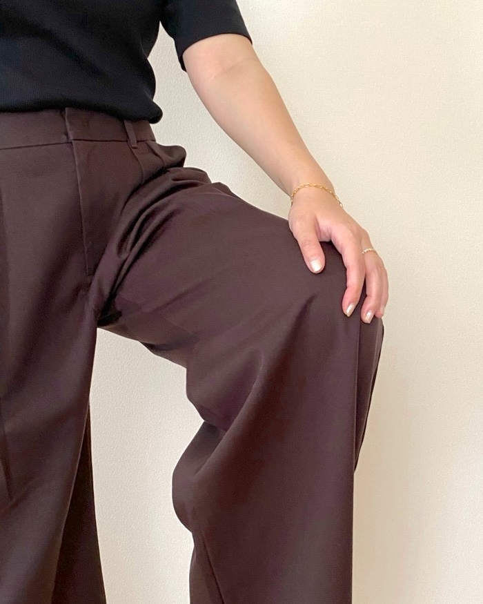 GUの「チノバレルレッグタックパンツ」