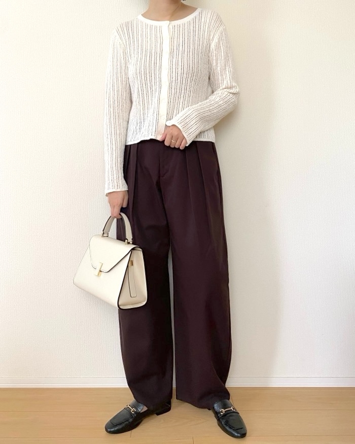 GUの「チノバレルレッグタックパンツ」