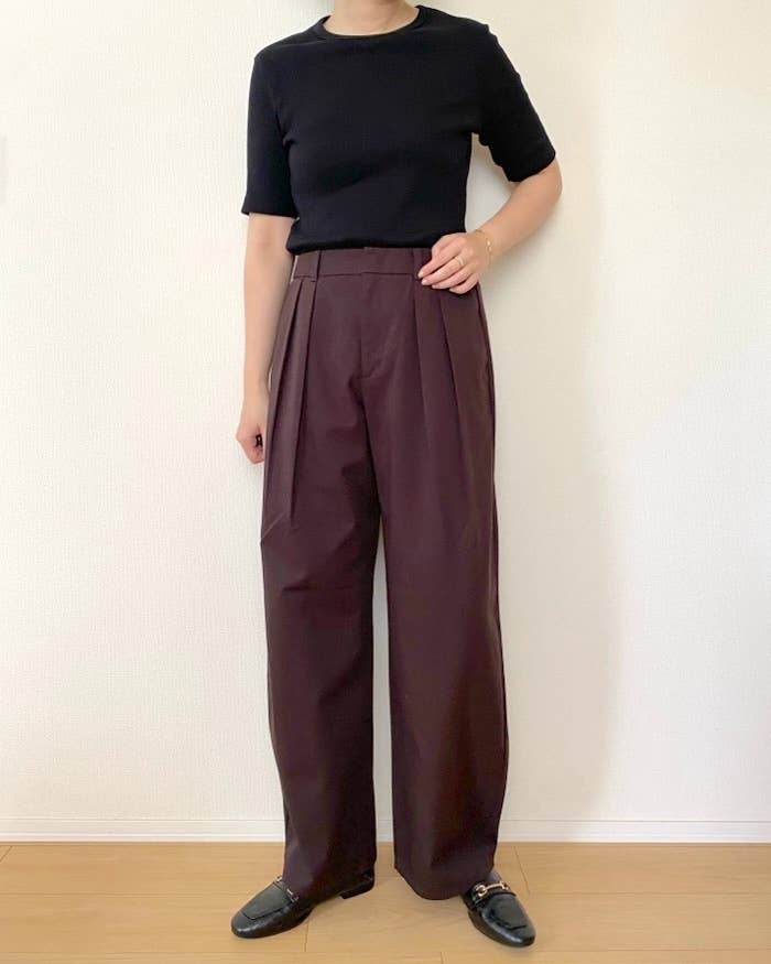 GUの「チノバレルレッグタックパンツ」