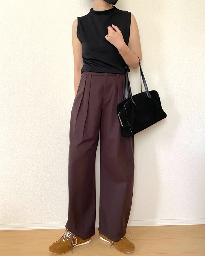 GUの「チノバレルレッグタックパンツ」