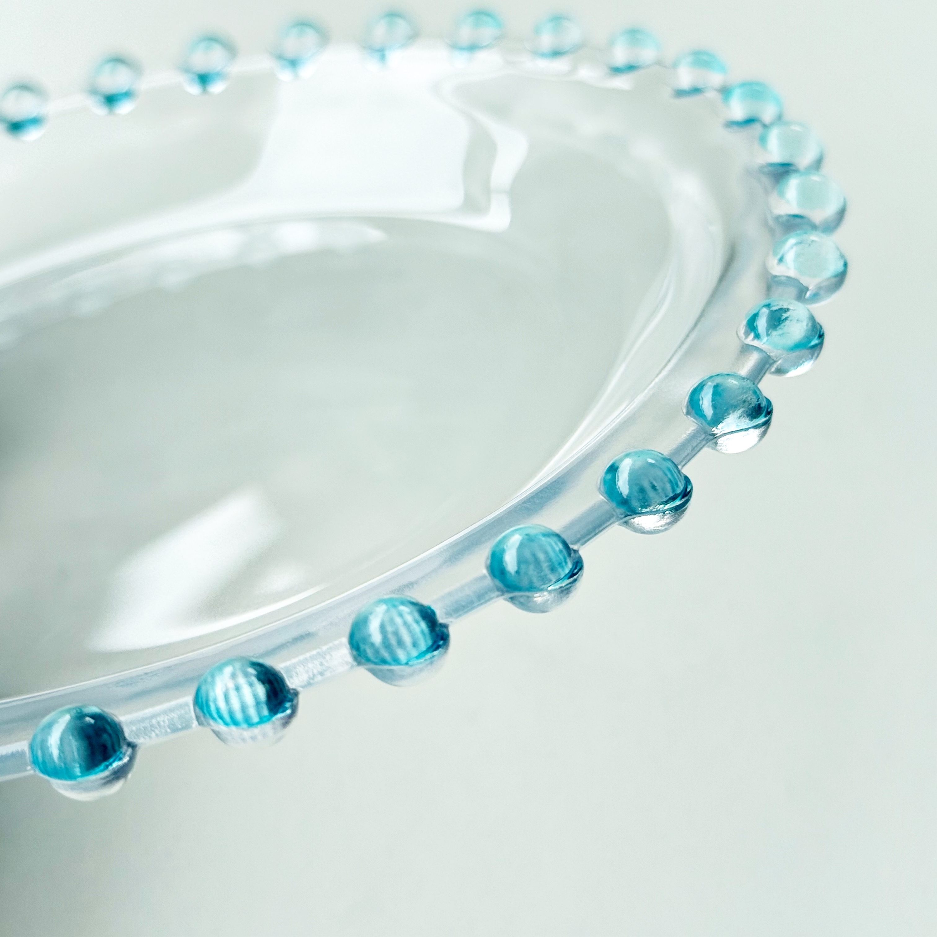 3COINS「ガラスドットプレート:14cm」