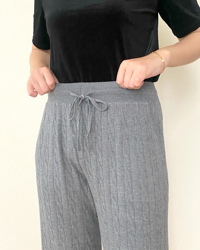 ユニクロの「ウォッシャブルニットケーブルパンツ」