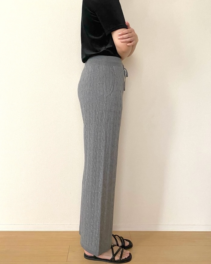 ユニクロの「ウォッシャブルニットケーブルパンツ」