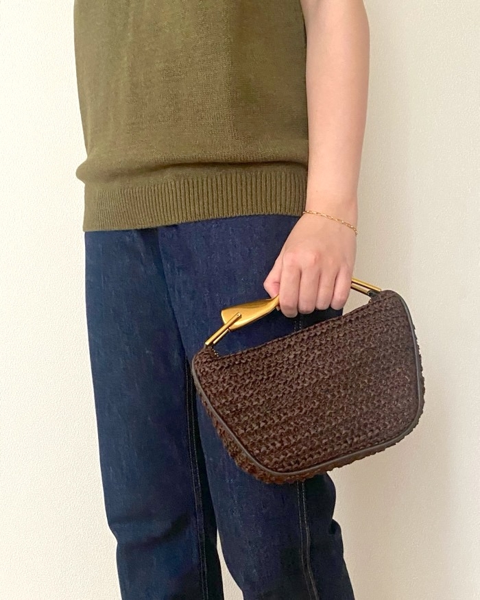 ZARAの「メタルハンドル付きミニバッグ」
