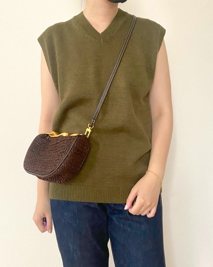 ZARAの「メタルハンドル付きミニバッグ」