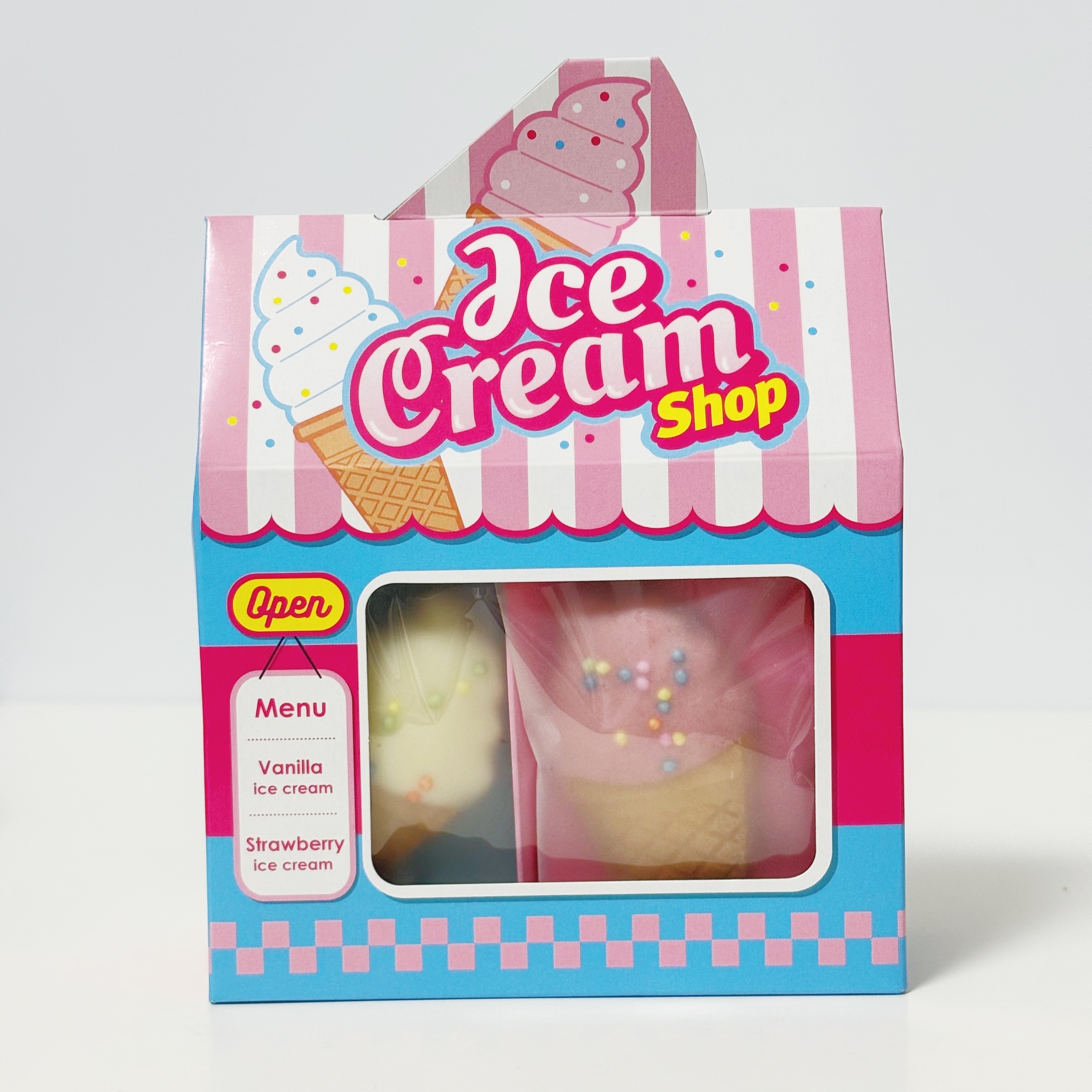 アイスクリームショップのパッケージ。アイスクリーム形のオブジェが入っており、バニラとストロベリーのメニューが表示されている。