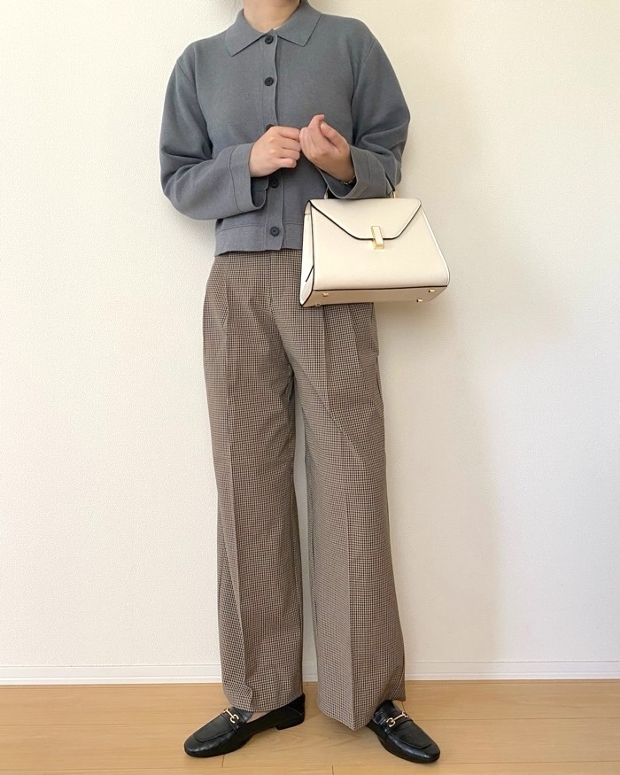 GUの「タックワイドチェックパンツ」