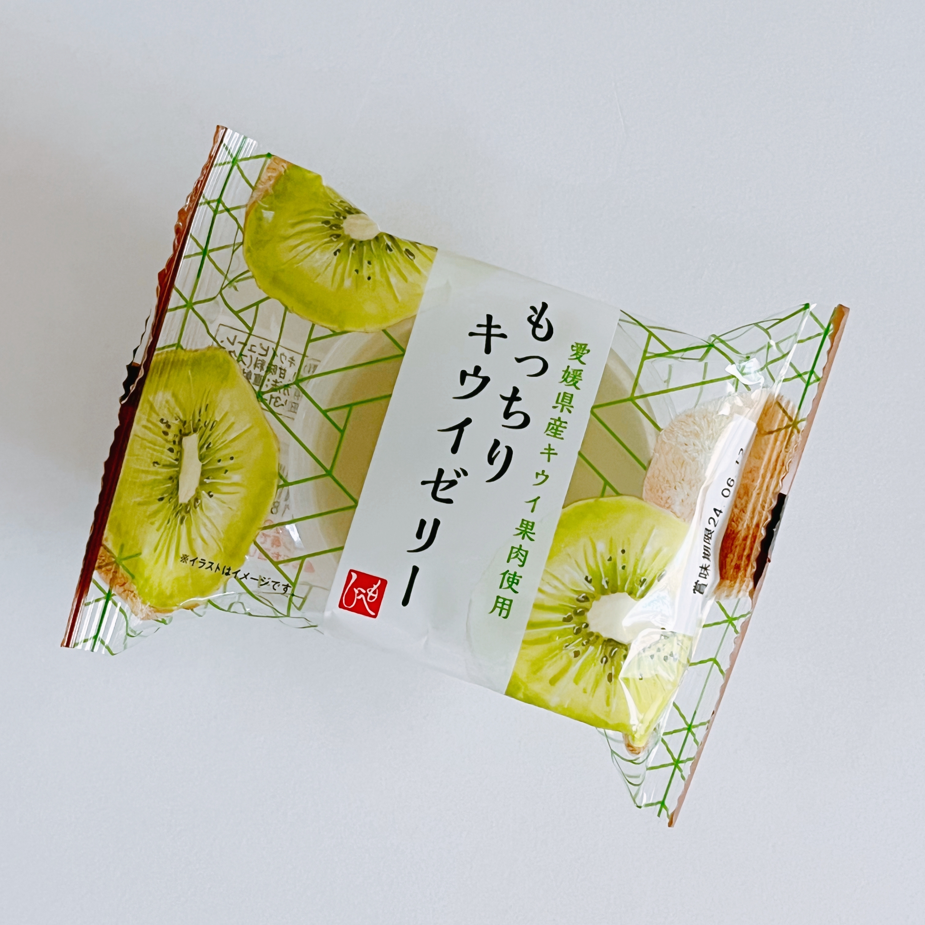 キウイゼリーのパッケージ。愛媛県産キウイ使用と記載。ゼリーのイラストが描かれている。