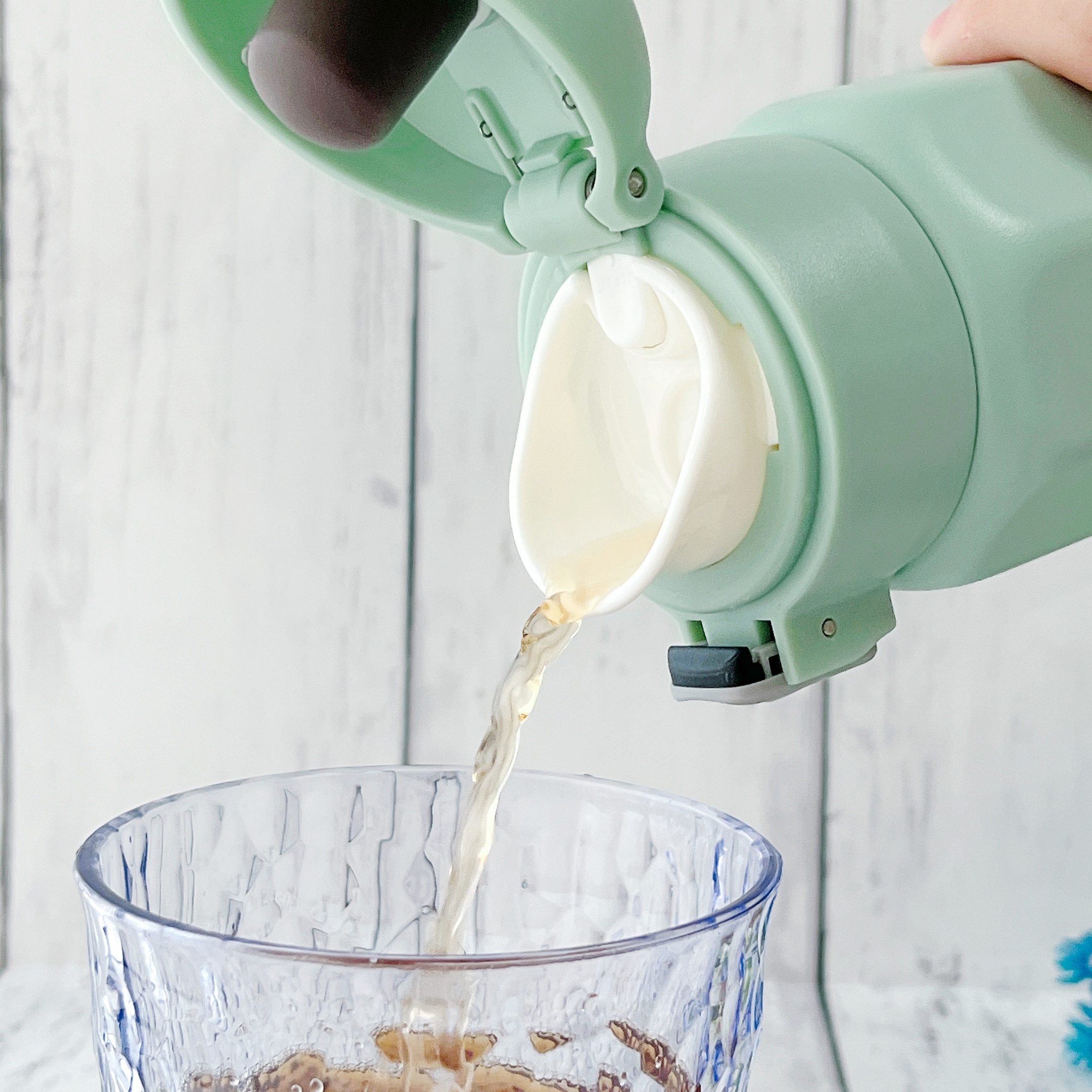 CAINZ(カインズ)の「八角形ワンタッチマグボトル 460ml グリーン」
