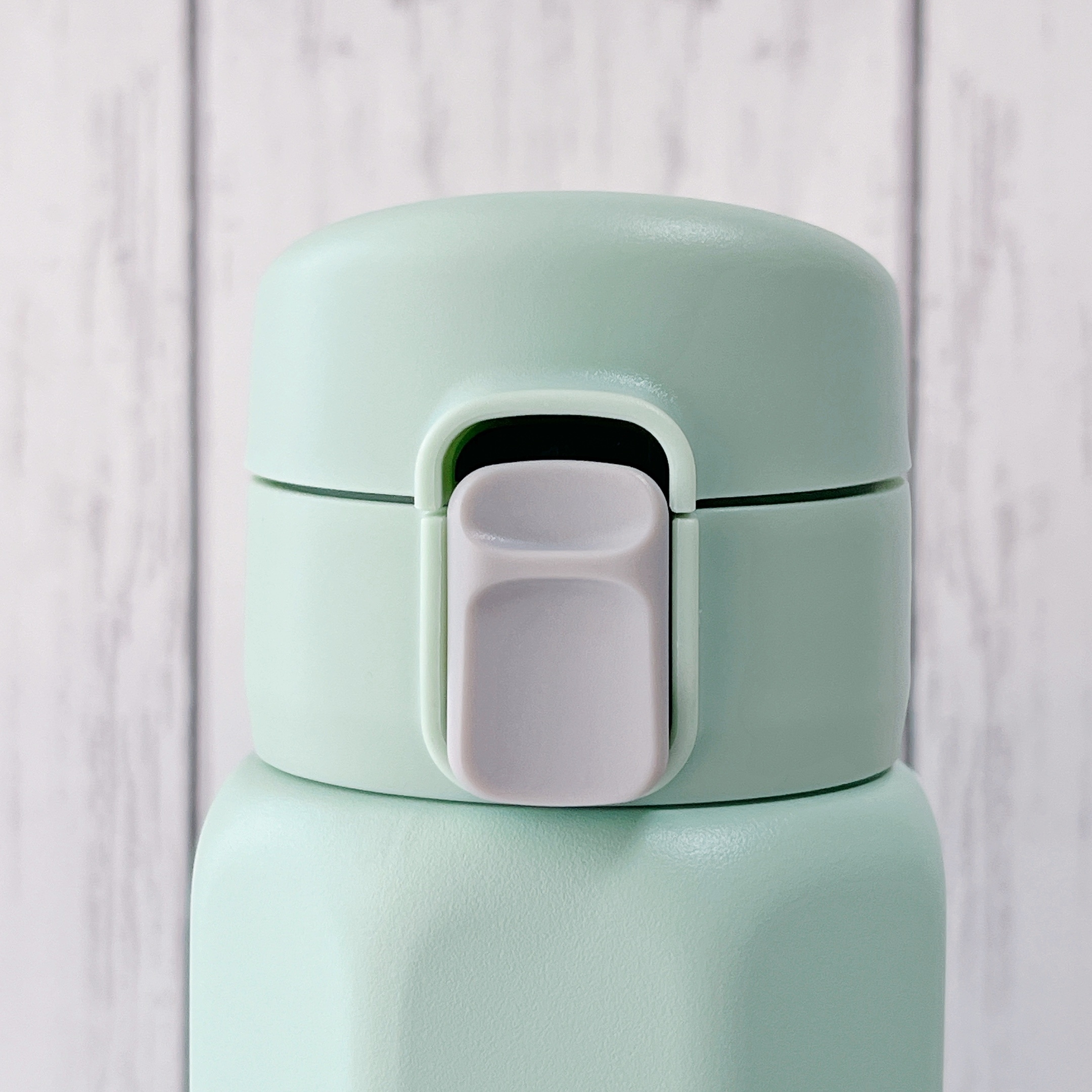 CAINZ(カインズ)の「八角形ワンタッチマグボトル 460ml グリーン」