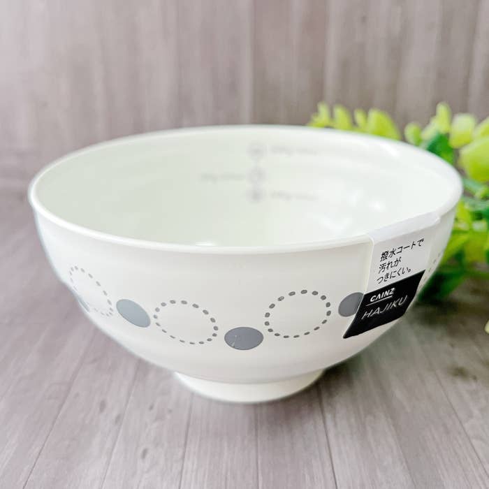 CAINZ(カインズ)の「ご飯の量がはかれる飯椀(中)HAJIKU グレー」