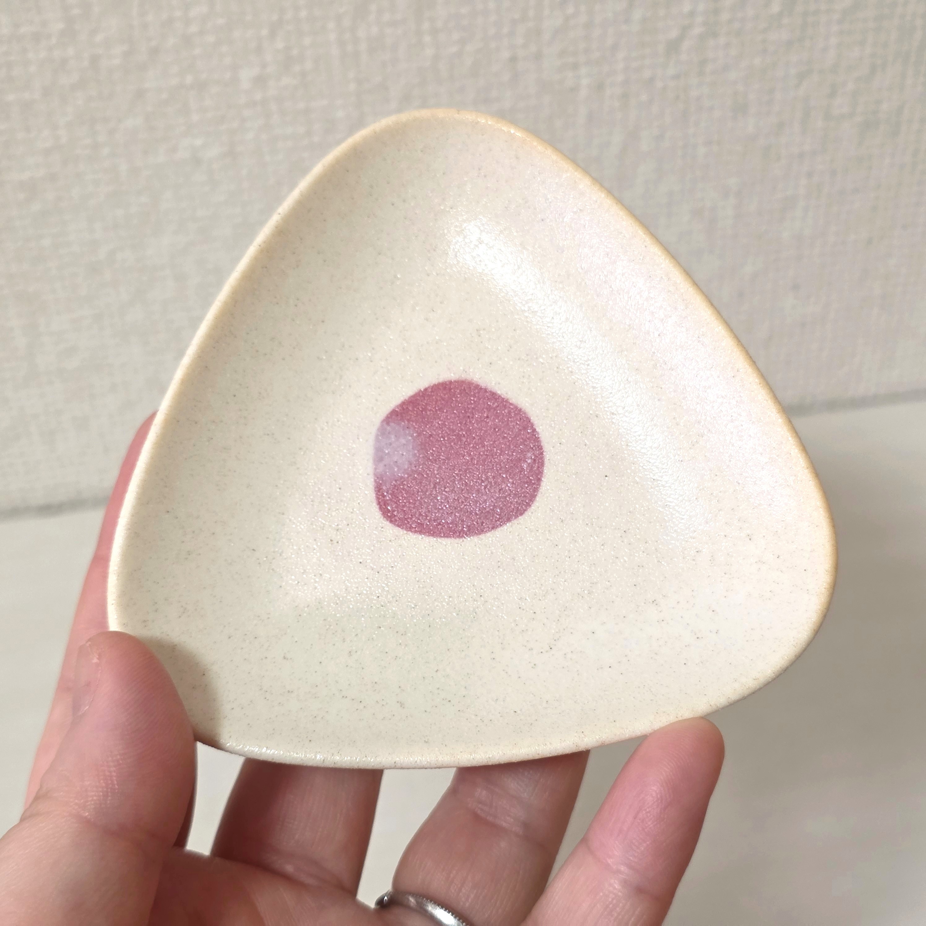 salut!(サリュ)「おにぎり小皿梅」