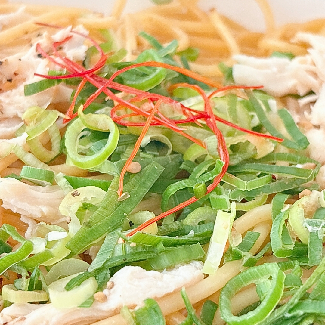 FamilyMart(ファミリーマート)の「ごま油香る 青ねぎと蒸し鶏のパスタ」