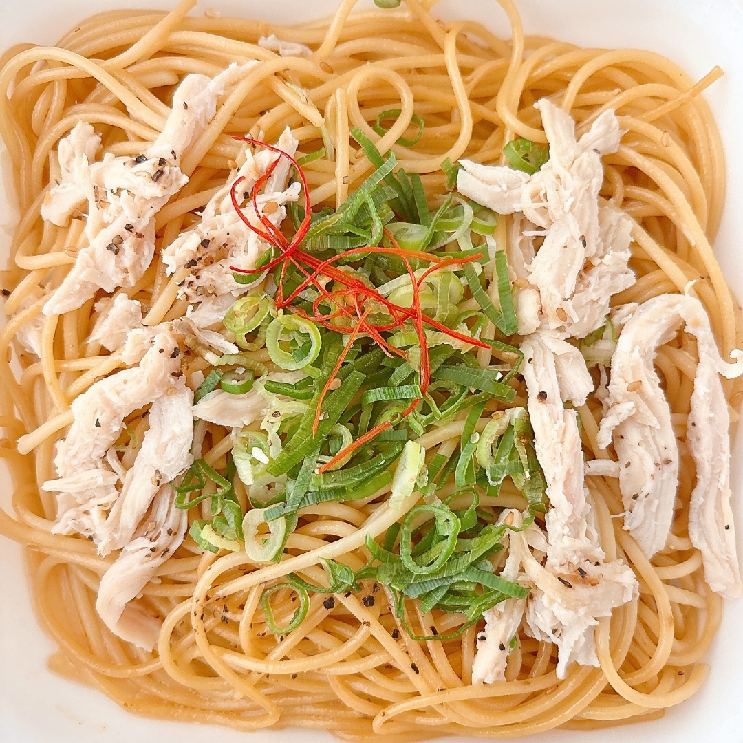 FamilyMart(ファミリーマート)の「ごま油香る 青ねぎと蒸し鶏のパスタ」
