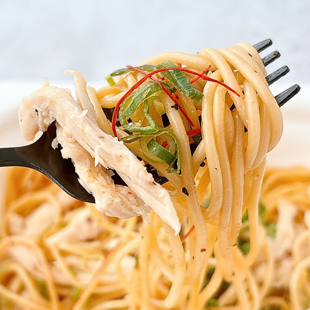 FamilyMart(ファミリーマート)の「ごま油香る 青ねぎと蒸し鶏のパスタ」