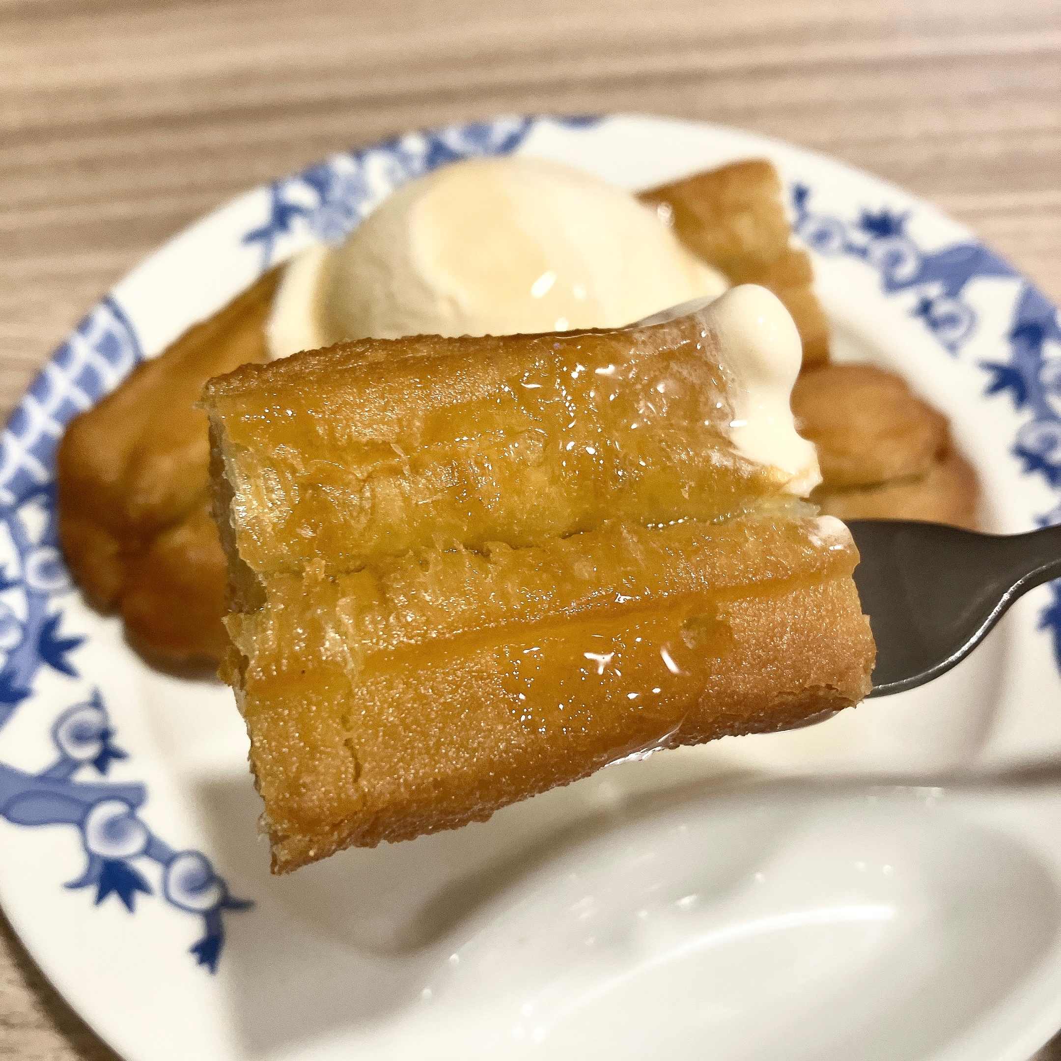 バーミヤンの「はちみつ揚げパンバニラアイス添え」