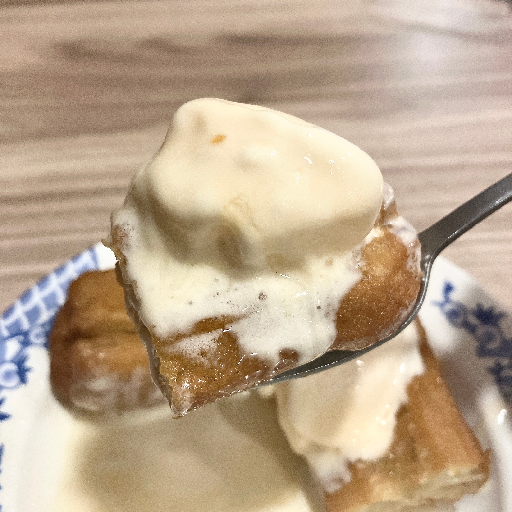 バーミヤンの「はちみつ揚げパンバニラアイス添え」