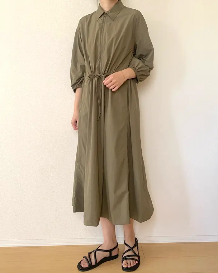 ユニクロの「ナイロンワンピース/7分袖」