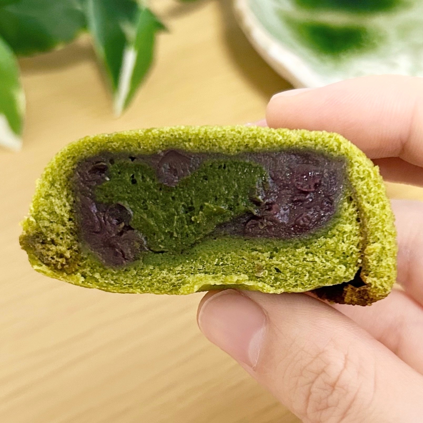 シャトレーゼの「ふんわりムーン 宇治抹茶あずき」