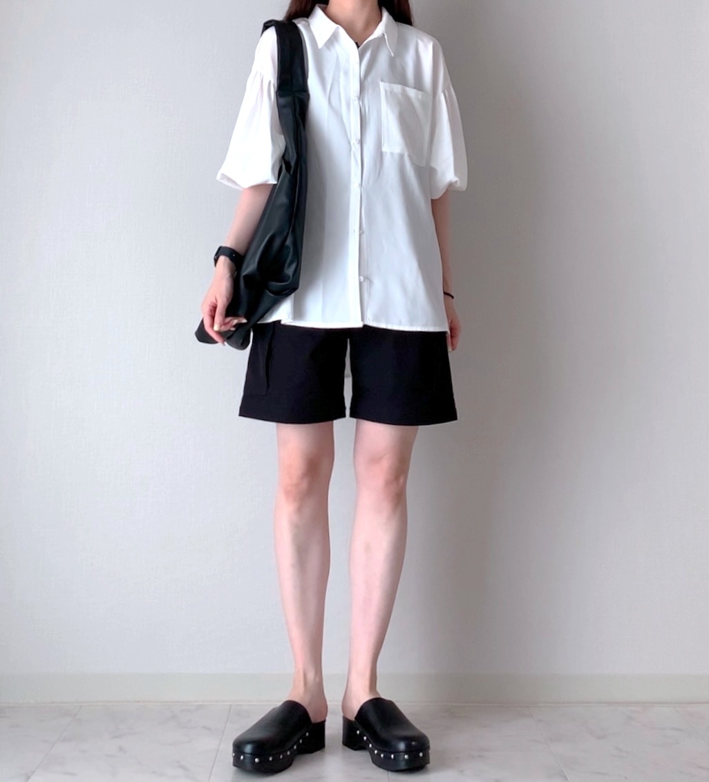 しまむらの「TRVDMTPUラッシュシャツ」
