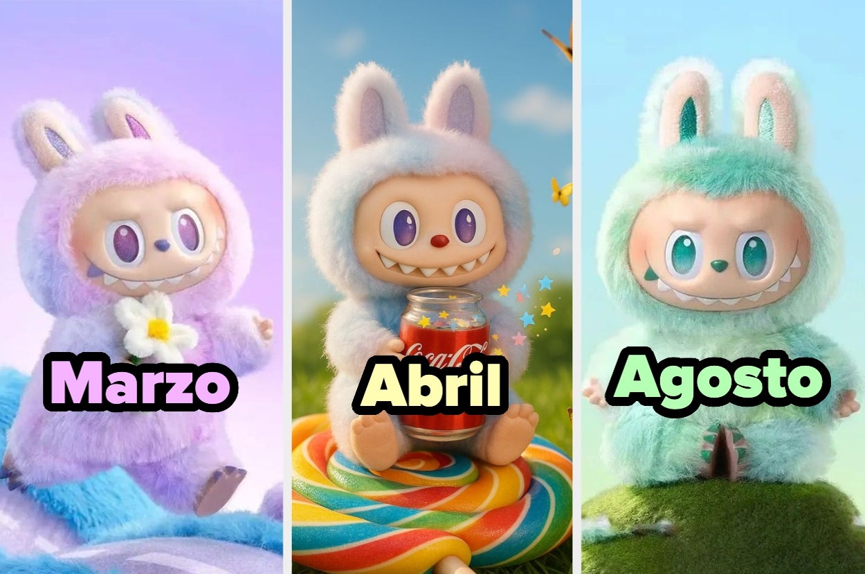 Tres muñecos con disfraces de conejo en diferentes meses: marzo sostiene una flor, abril un frasco, y agosto está sobre un dulce