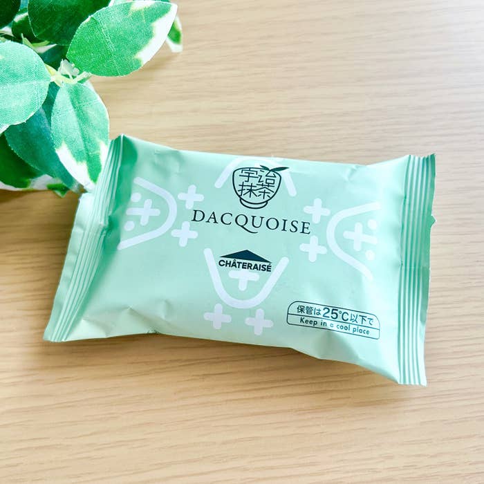 シャトレーゼの「ダックワーズ 宇治抹茶」